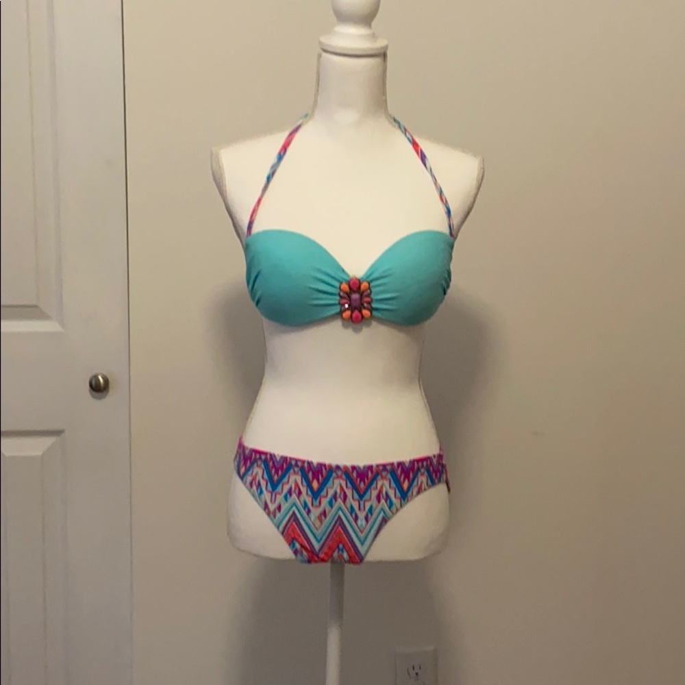 Two piece halter bikini preloved. It’s only been tried on
